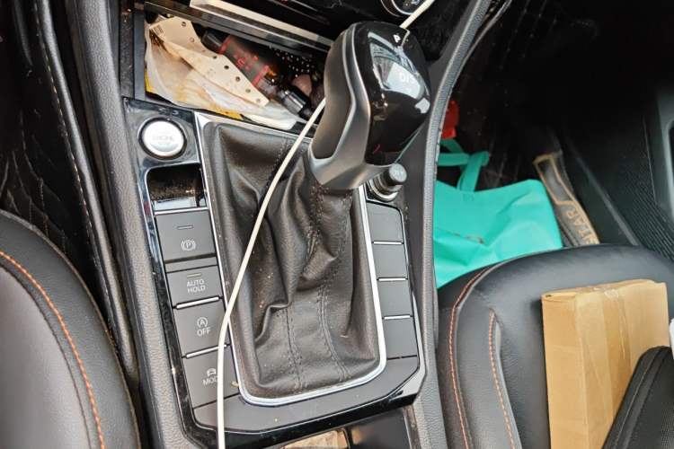 Used Volkswagen Sagitar 2021 280TSI DSG 30th Anniversary Edition Gear Lever