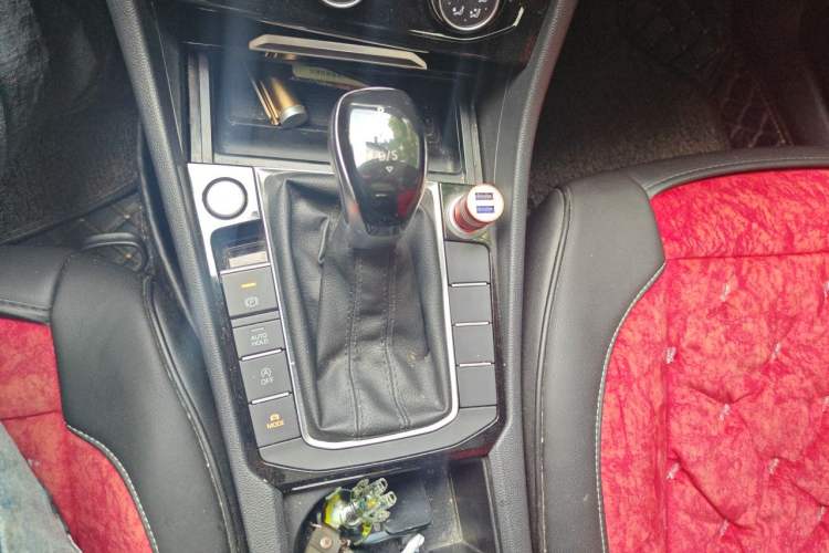 Used Volkswagen Sagitar 2021 200TSI DSG Comfort Connect Edition Gear Lever