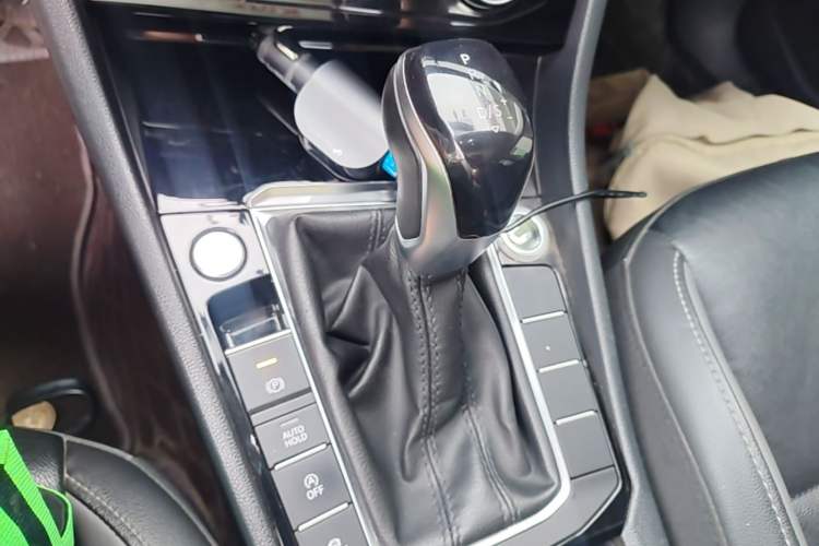 Used Volkswagen Sagitar 2021 280TSI DSG Comfort Connect Edition Gear Lever