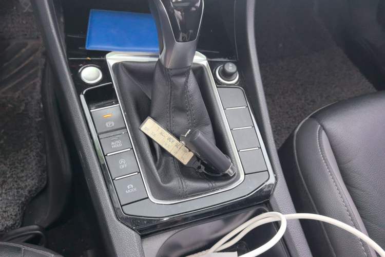 Used Volkswagen Sagitar 2021 280TSI DSG Comfort Connect Edition Gear Lever
