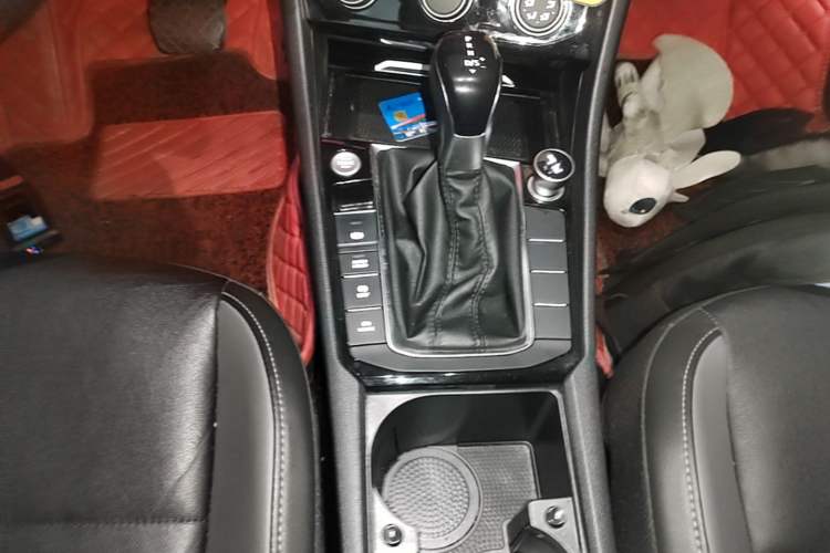 Used Volkswagen Sagitar 2021 200TSI DSG Comfort Connect Edition Gear Lever