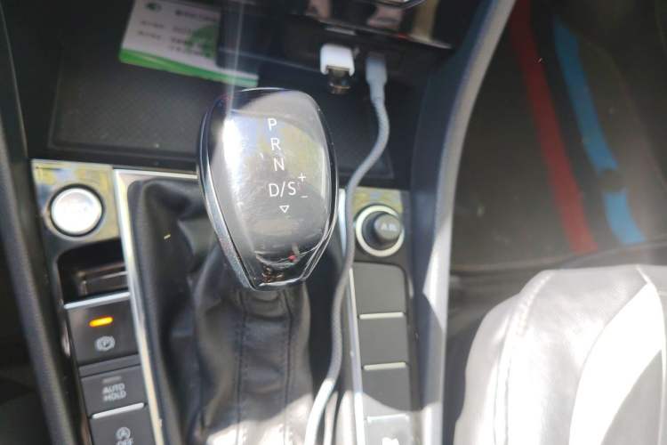 Used Volkswagen Sagitar 2021 280TSI DSG Excellence Edition Gear Lever