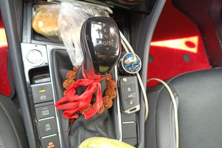 Used Volkswagen Sagitar 2021 280TSI DSG Luxury Smart Connectivity Edition Gear Lever