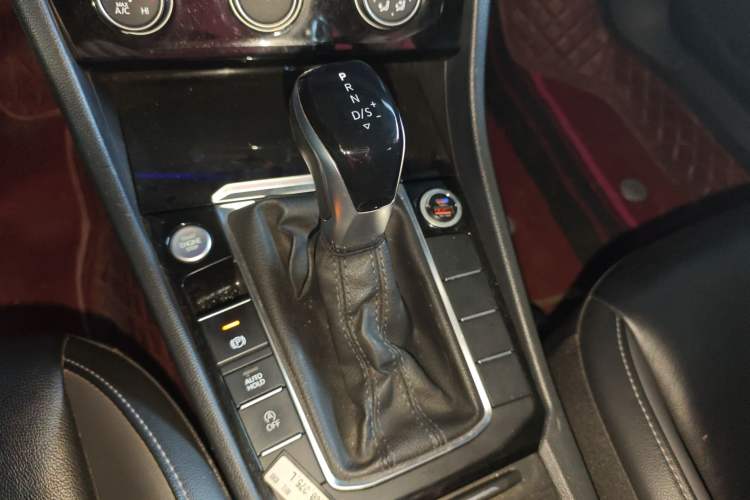 Used Volkswagen Sagitar 2021 280TSI DSG Excellence Edition Gear Lever