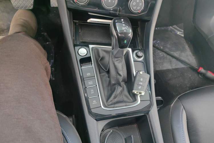 Used Volkswagen Sagitar 2021 200TSI DSG Comfort Connect Edition Gear Lever