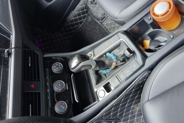 Used Volkswagen Sagitar 2021 200TSI DSG Excellence Edition Gear Lever