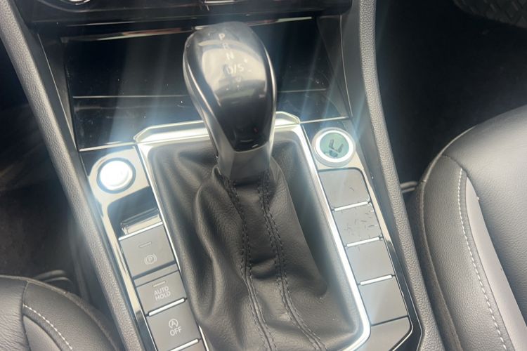 Used Volkswagen Sagitar 2021 280TSI DSG Comfort Connect Edition Gear Lever