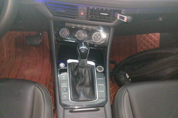 Used Volkswagen Sagitar 2021 200TSI DSG Comfort Connect Edition Gear Lever
