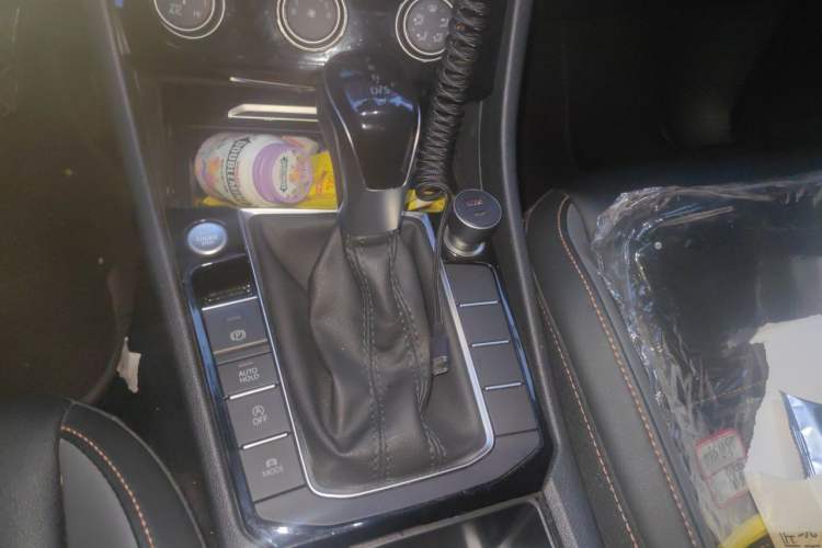 Used Volkswagen Sagitar 2021 280TSI DSG 30th Anniversary Edition Gear Lever