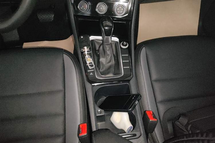 Used Volkswagen Sagitar 2021 280TSI DSG Comfort Connect Edition Gear Lever