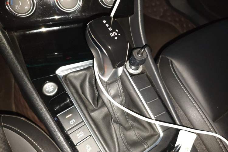 Used Volkswagen Sagitar 2021 280TSI DSG Comfort Connect Edition Gear Lever