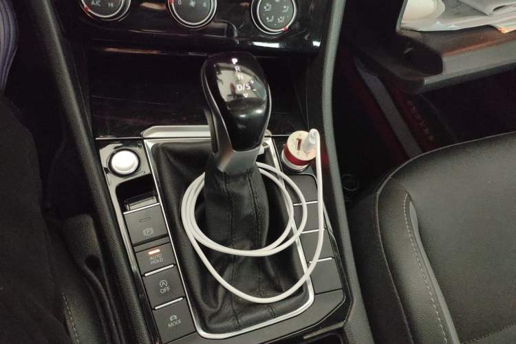 Used Volkswagen Sagitar 2021 280TSI DSG Excellence Edition Gear Lever