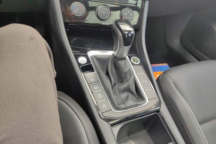 Used Volkswagen Sagitar 2021 200TSI DSG Comfort Connect Edition Gear Lever