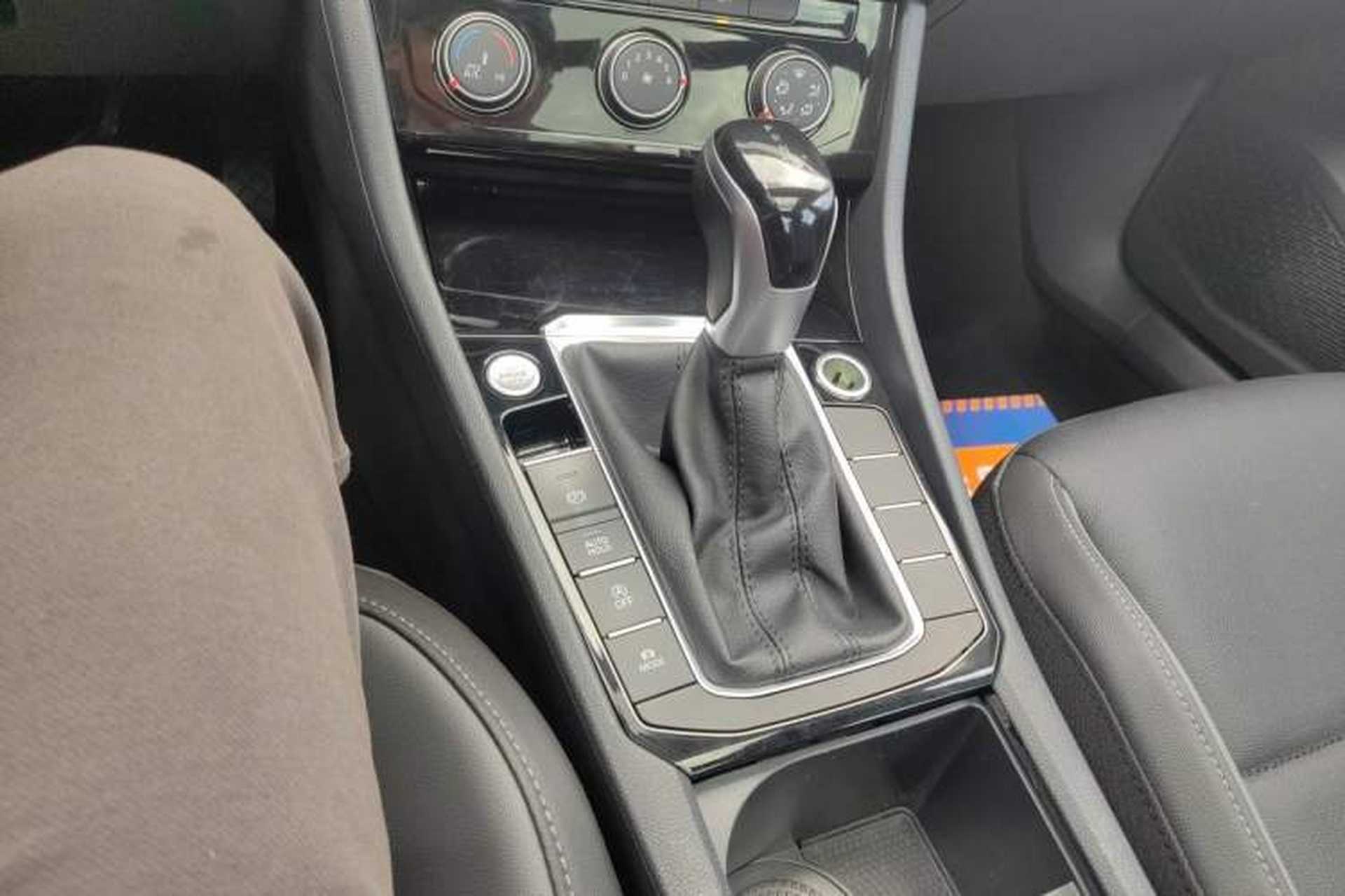 Used Volkswagen Sagitar 2021 200TSI DSG Comfort Connect Edition Gear Lever