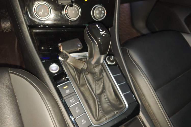 Used Volkswagen Sagitar 2021 200TSI DSG Excellence Edition Gear Lever