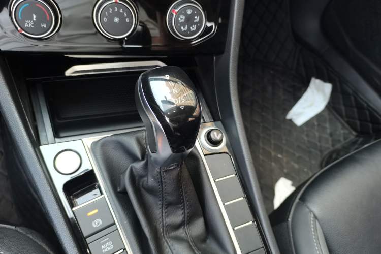 Used Volkswagen Sagitar 2021 280TSI DSG Comfort Connect Edition Gear Lever