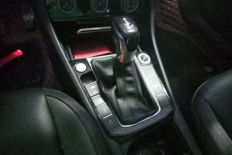 Used Volkswagen Sagitar 2021 280TSI DSG Comfort Connect Edition Gear Lever