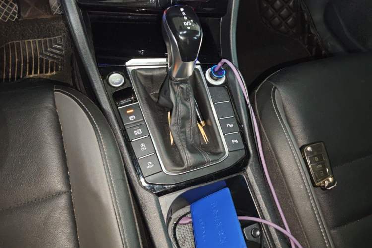 Used Volkswagen Sagitar 2021 280TSI DSG Comfort Connect Edition Gear Lever