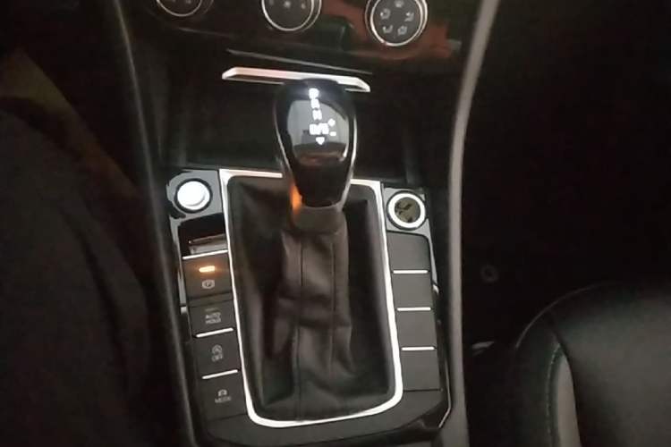 Used Volkswagen Sagitar 2021 280TSI DSG Excellence Edition Gear Lever