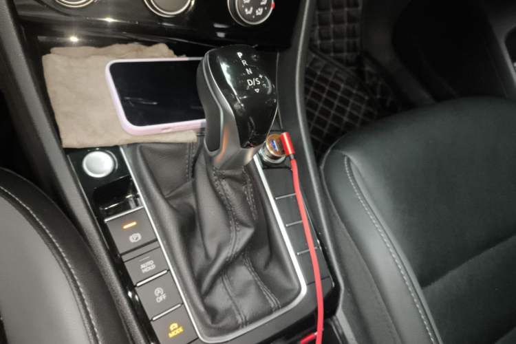 Used Volkswagen Sagitar 2021 280TSI DSG Excellence Edition Gear Lever
