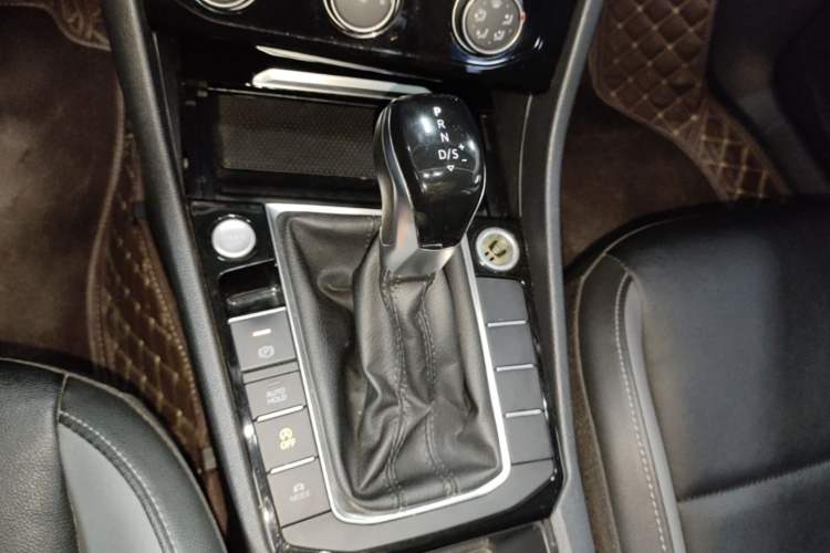 Used Volkswagen Sagitar 2021 280TSI DSG Excellence Edition Gear Lever