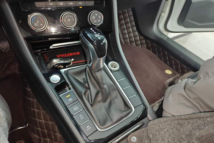 Used Volkswagen Sagitar 2021 200TSI DSG Comfort Connect Edition Gear Lever