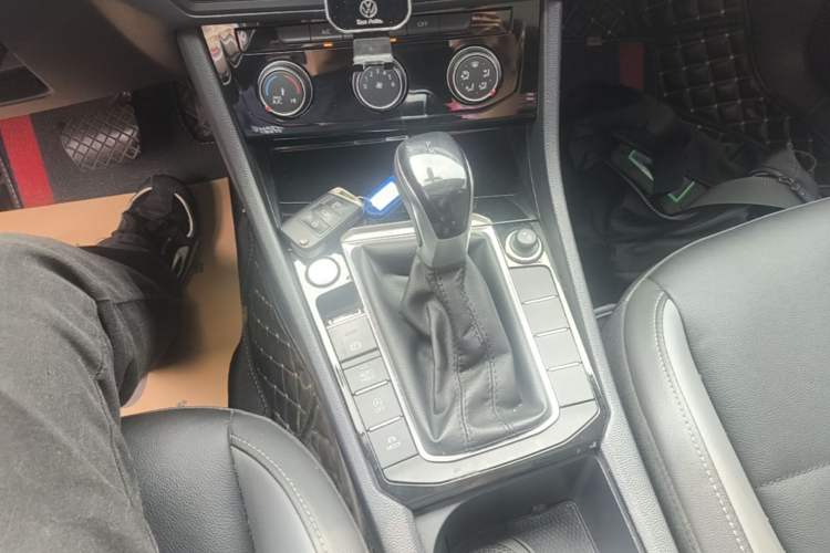 Used Volkswagen Sagitar 2021 200TSI DSG Comfort Connect Edition Gear Lever
