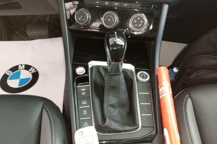 Used Volkswagen Sagitar 2021 280TSI DSG Comfort Connect Edition Gear Lever