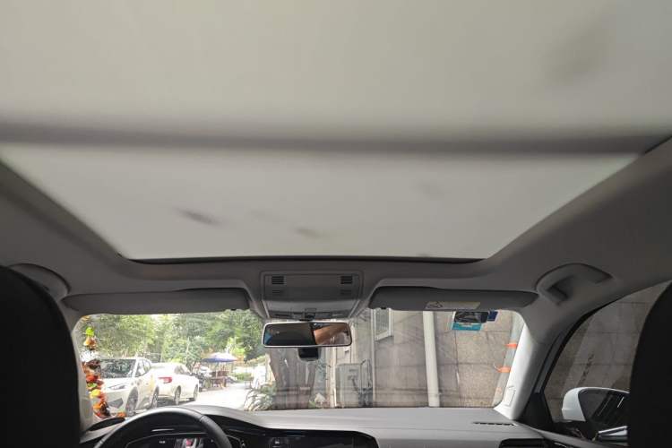 Used Volkswagen Sagitar 2021 200TSI Manual Overdrive Edition Headliner