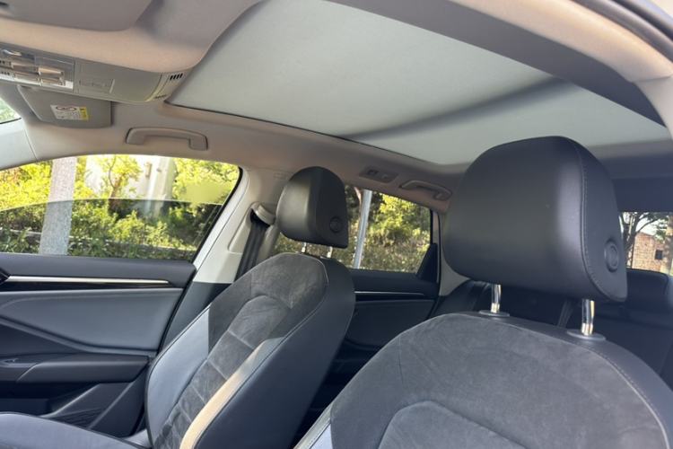 Used Volkswagen Sagitar 2021 280TSI DSG Luxury Smart Connectivity Edition Interior 10