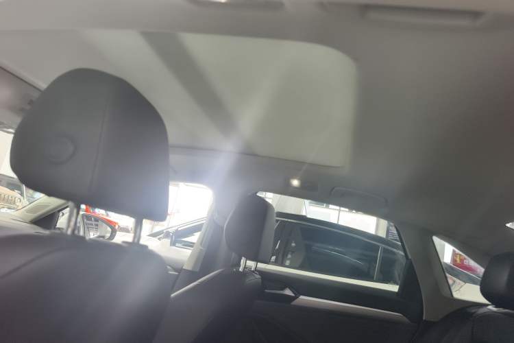 Used Volkswagen Sagitar 2021 280TSI DSG Comfort Connect Edition Interior 4