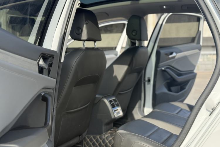 Used Volkswagen Sagitar 2021 280TSI DSG Excellence Edition Interior 4