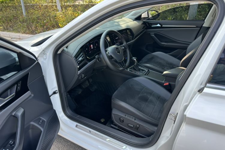 Used Volkswagen Sagitar 2021 280TSI DSG Luxury Smart Connectivity Edition Interior 5