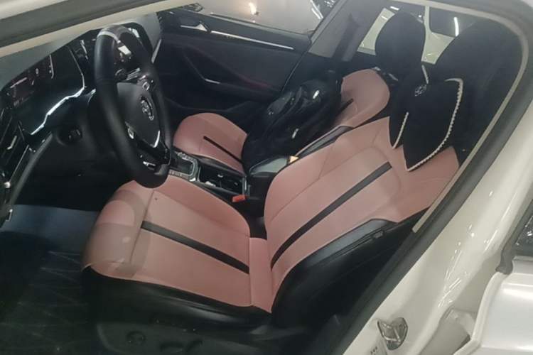 Used Volkswagen Sagitar 2021 280TSI DSG Luxury Smart Connectivity Edition Left Front Seat