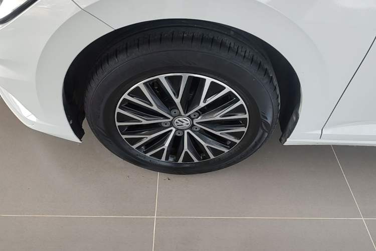 Used Volkswagen Sagitar 2021 280TSI DSG Comfort Connect Edition Left Front Wheel Hub
