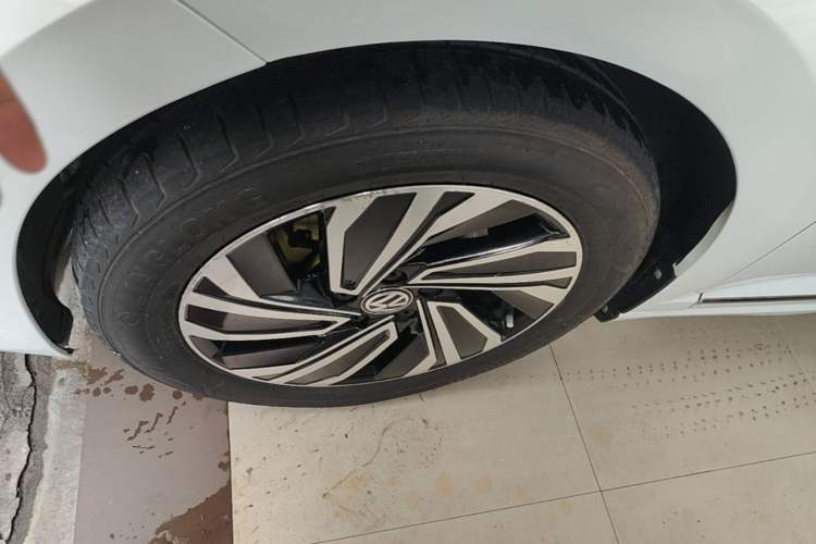 Used Volkswagen Sagitar 2021 280TSI DSG Excellence Edition Left Front Wheel Hub