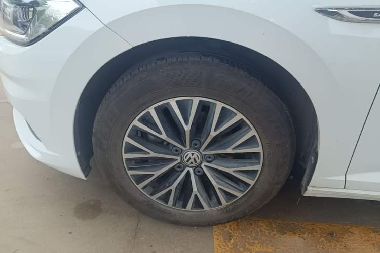 Used Volkswagen Sagitar 2021 200TSI DSG Comfort Connect Edition Left Front Wheel Hub