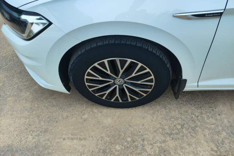 Used Volkswagen Sagitar 2021 280TSI DSG Comfort Connect Edition Left Front Wheel Hub
