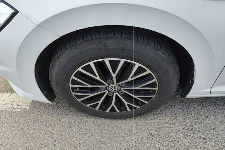 Used Volkswagen Sagitar 2021 280TSI DSG Comfort Connect Edition Left Front Wheel Hub