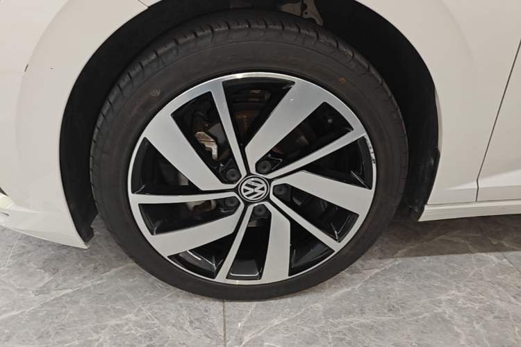 Used Volkswagen Sagitar 2021 280TSI DSG Excellence Edition Left Front Wheel Hub
