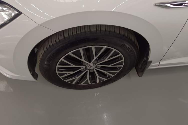 Used Volkswagen Sagitar 2021 200TSI DSG Comfort Connect Edition Left Front Wheel Hub