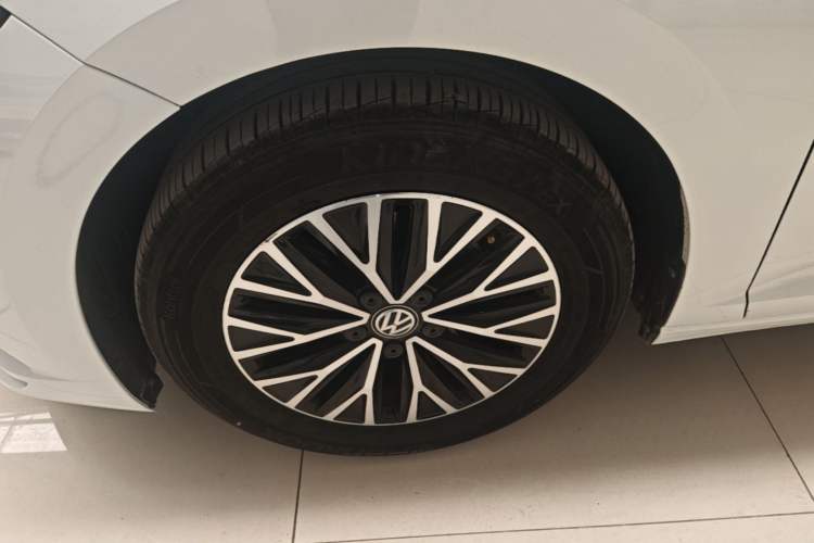 Used Volkswagen Sagitar 2021 200TSI DSG Comfort Connect Edition Left Front Wheel Hub