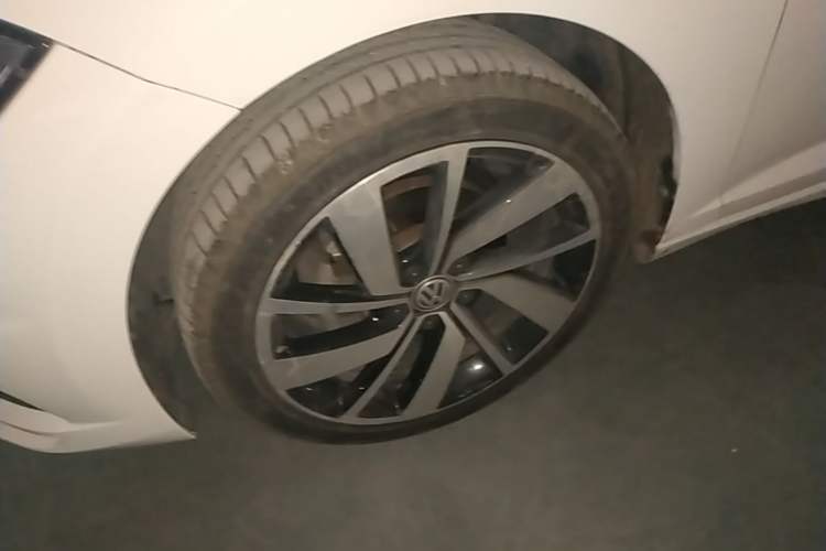 Used Volkswagen Sagitar 2021 280TSI DSG Excellence Edition Left Front Wheel Hub