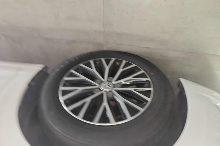 Used Volkswagen Sagitar 2021 200TSI DSG Comfort Connect Edition Left Front Wheel Hub