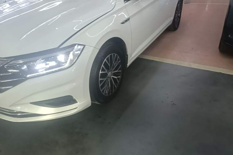 Used Volkswagen Sagitar 2021 200TSI DSG Comfort Connect Edition Left Front Wheel Hub