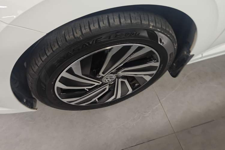 Used Volkswagen Sagitar 2021 280TSI DSG Excellence Edition Left Front Wheel Hub
