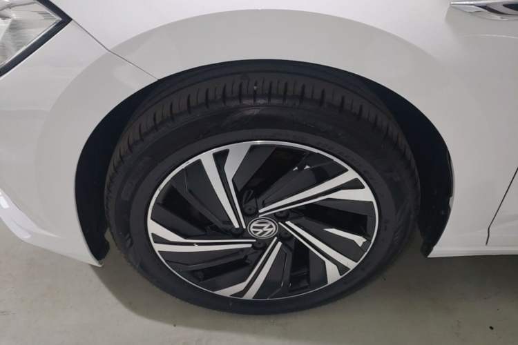 Used Volkswagen Sagitar 2021 280TSI DSG 30th Anniversary Edition Left Front Wheel Hub