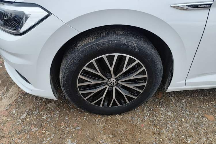 Used Volkswagen Sagitar 2021 280TSI DSG Comfort Connect Edition Left Front Wheel Hub