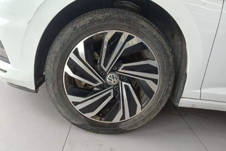 Used Volkswagen Sagitar 2021 280TSI DSG Excellence Edition Left Front Wheel Hub