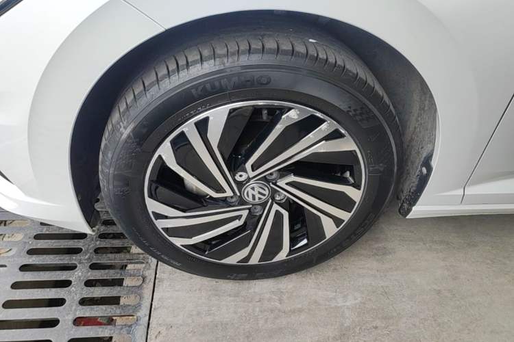 Used Volkswagen Sagitar 2021 280TSI DSG Excellence Edition Left Front Wheel Hub